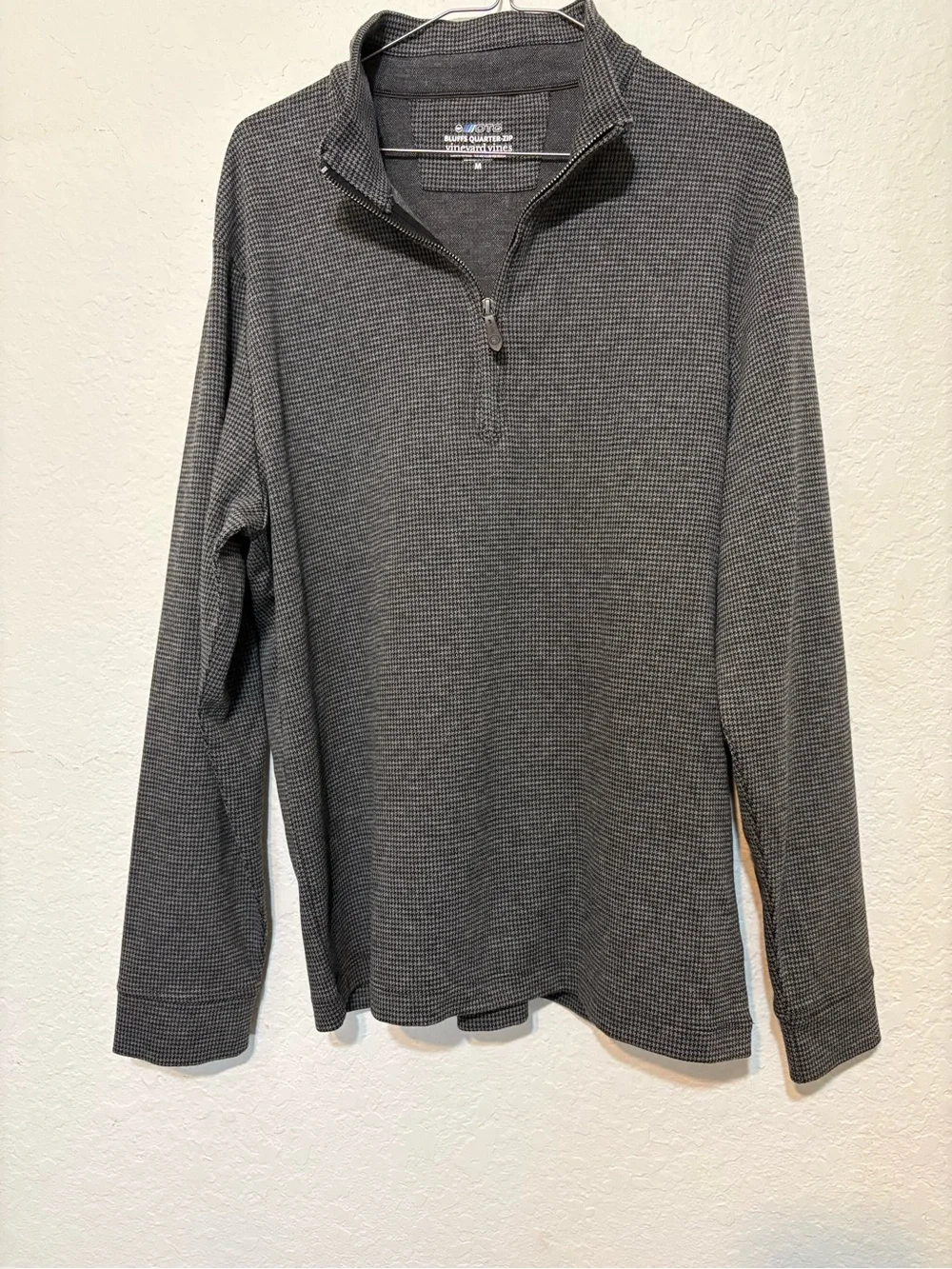 Vineyard Vines Men's Charcoal Bluffs Quarter-Zip Houndstooth Knit Sweater